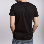 A fost inventat tricoul care se spală singur 